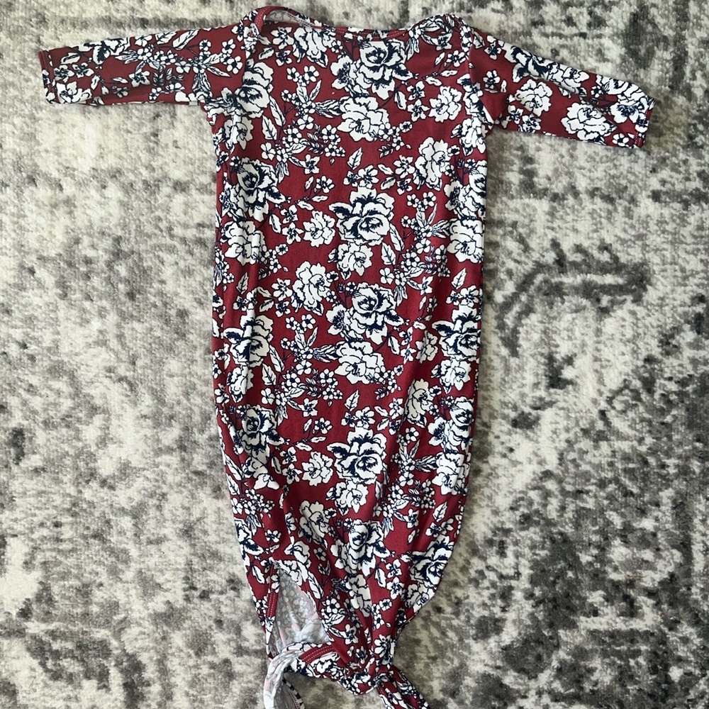 Cozy’s Baby Knot Gown